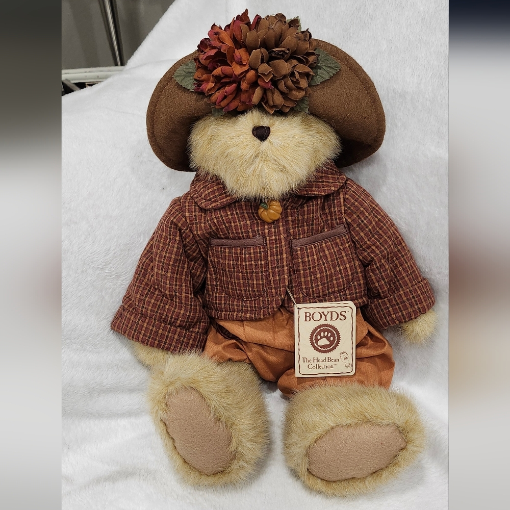 Boyds Bear Cinnabelle McPunkin 11in. (sitting)